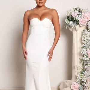 Fashion Nova - Rikki Maxi Dress - White
Size: L